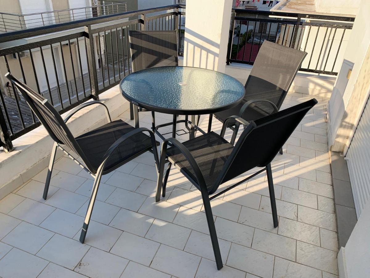 Apartment 30M From The Sea Tesalonika Bagian luar foto